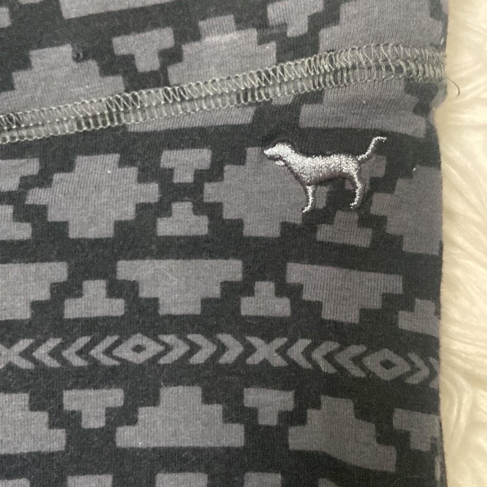 Victoria’s Secret PINK leggings in Geometric Print - Picture 3 of 5